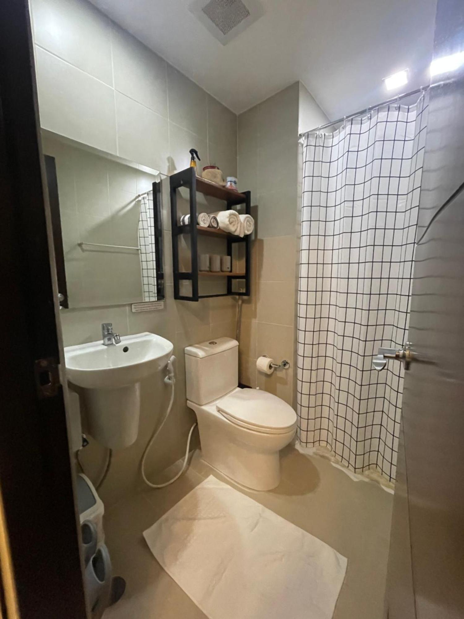 Condo Home With Fast Wifi In Bacolod City Exteriör bild