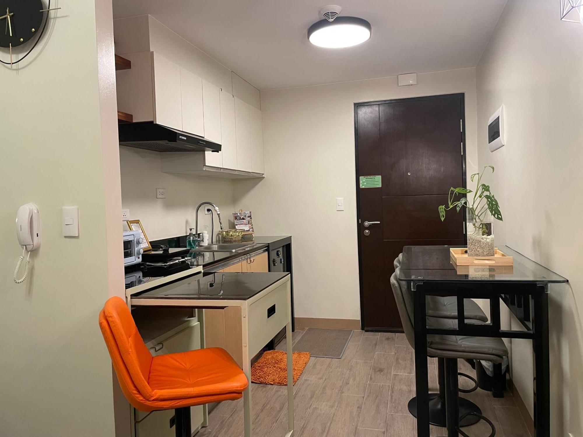 Condo Home With Fast Wifi In Bacolod City Exteriör bild